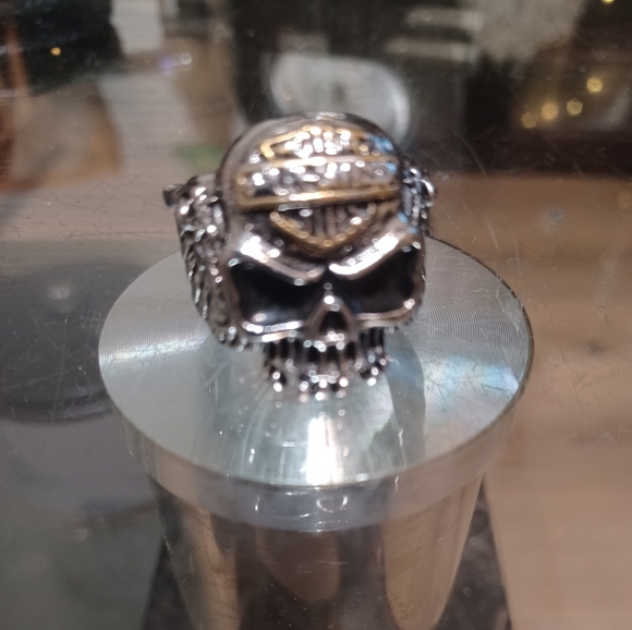 Skull Ring - Picture 2 of 4